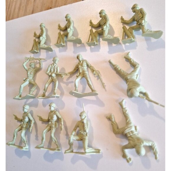 Vietnam Korea Soldier 12 Figures Plastic Army Vintage Lot 2" Beige Green Yellow - Picture 5 of 11